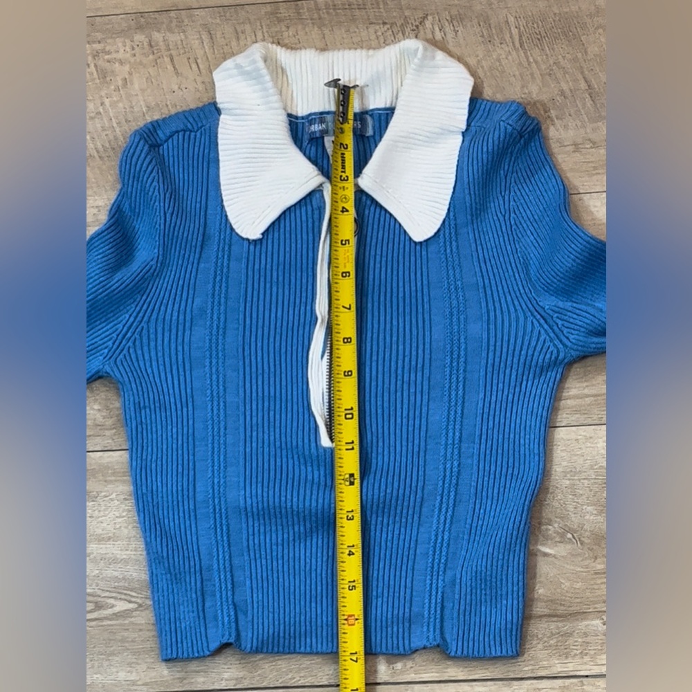 Urban Outfitters Women’s 1/2 Zip Polo Sweater Size Medium - Picture 8 of 9